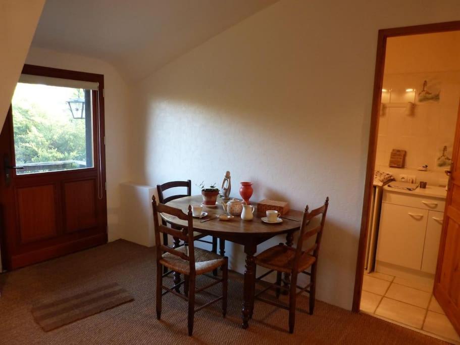 Studio Dans Une Chaumiere De Caractere Baud Exterior foto